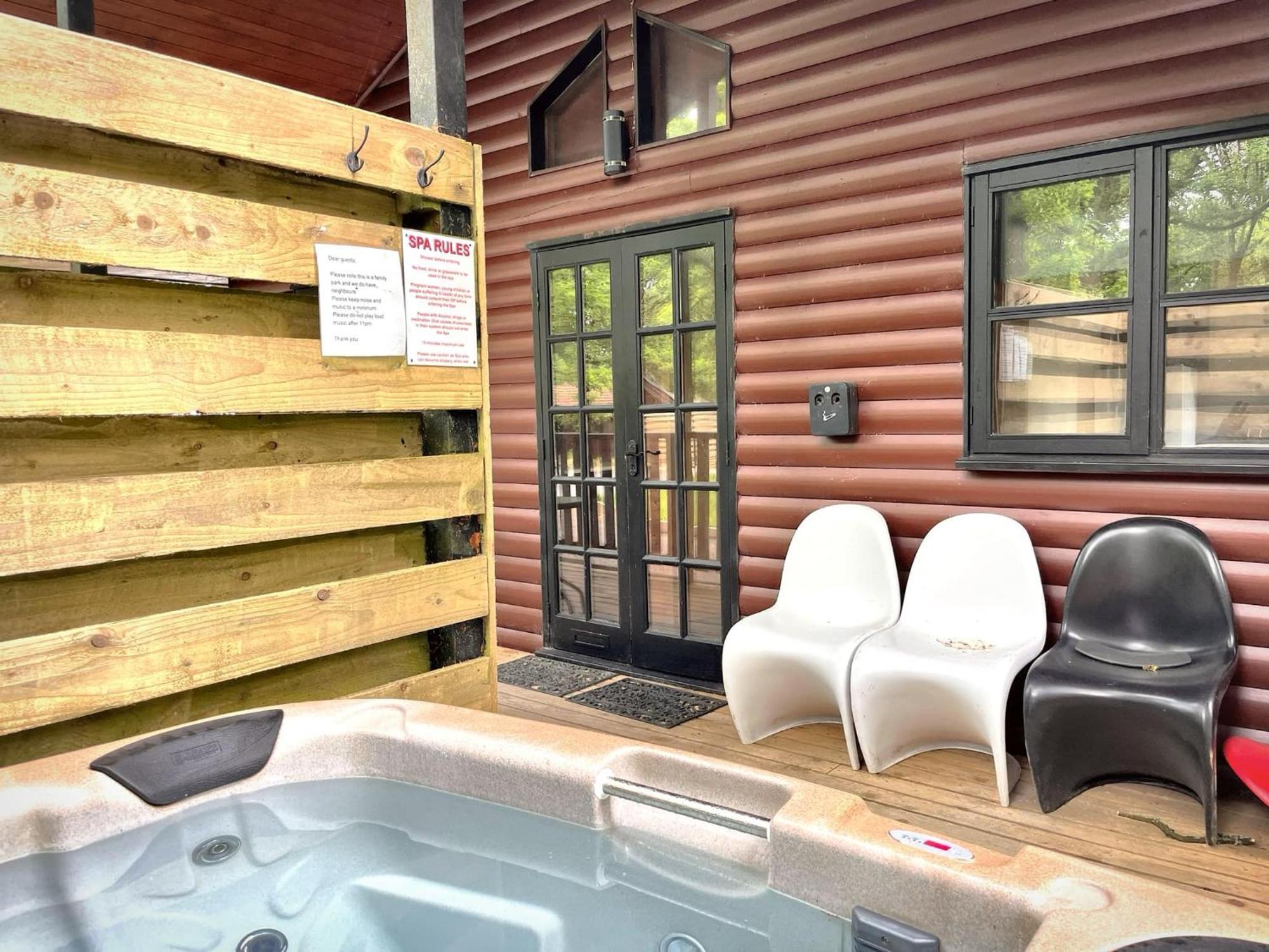 Goldcrest 3-Hot Tub-Woodland Lodges-Carmarthenshire-Tenby Экстерьер фото