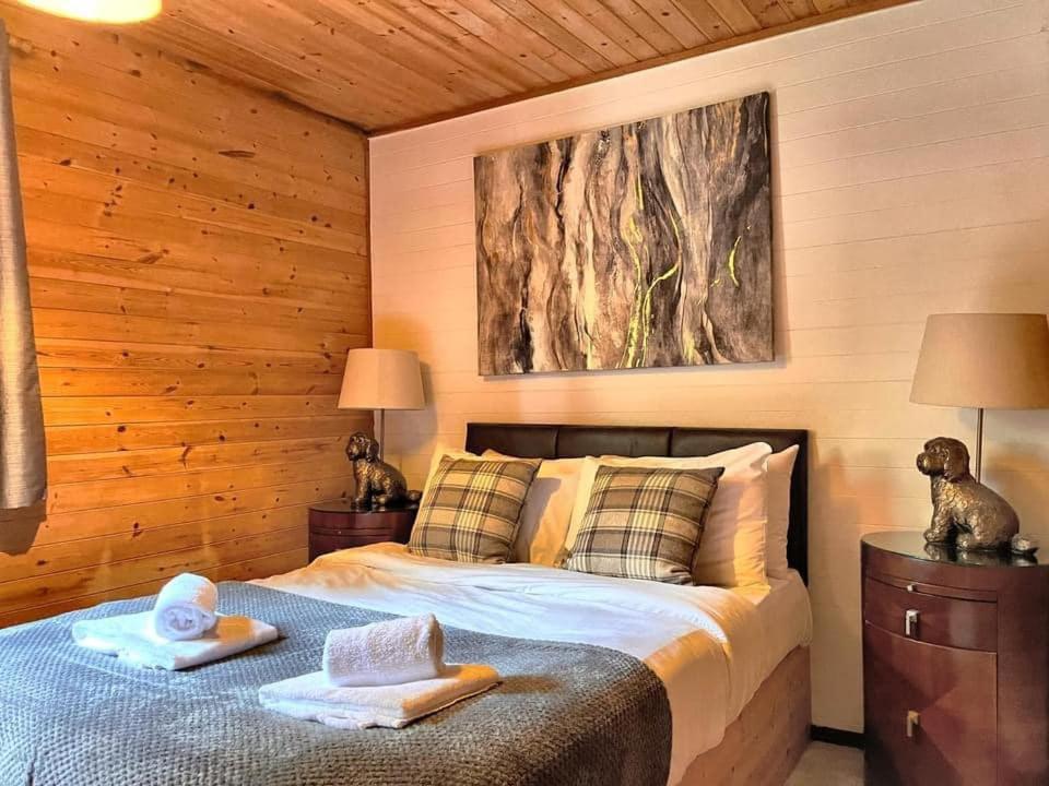 Goldcrest 3-Hot Tub-Woodland Lodges-Carmarthenshire-Tenby Экстерьер фото